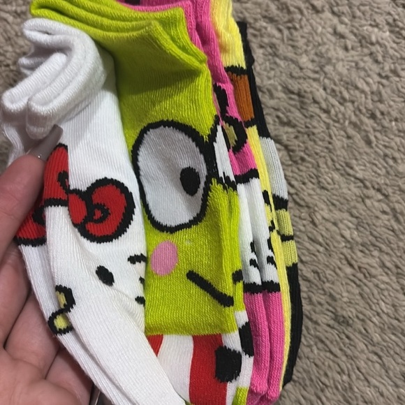 NWT Hello Kitty Socks 5 Pair - Picture 2 of 3
